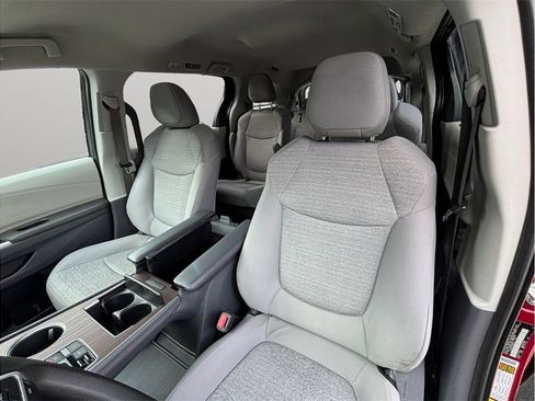 Used 2021 Toyota Sienna LE FWD image 16