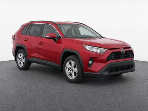 Used 2020 Toyota RAV4 XLE FWD image 2