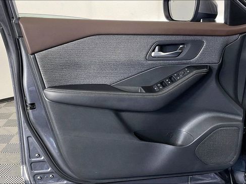 Used 2022 Nissan Rogue SV image 24