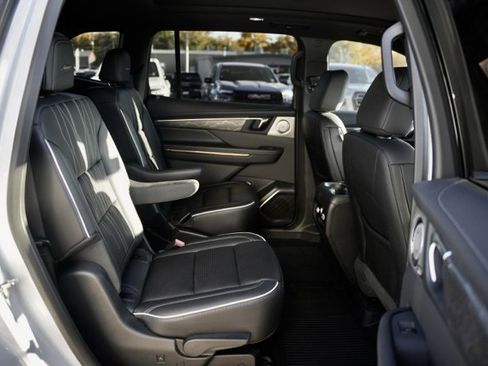 Used 2025 Buick Enclave Avenir w/ Super Cruise Package image 29