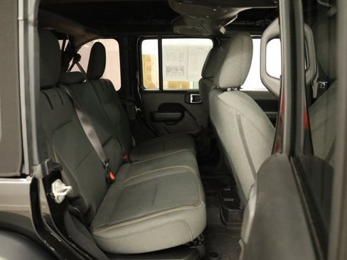Used 2024 Jeep Wrangler Unlimited image 35
