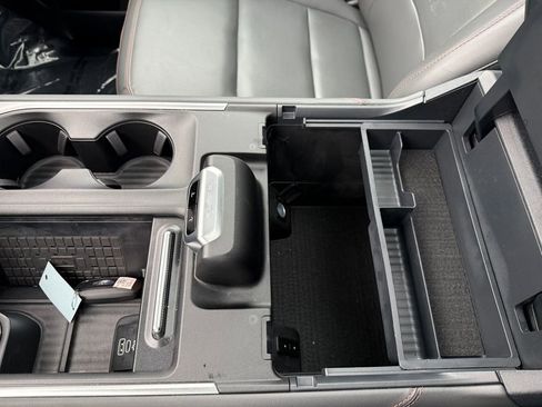 Used 2025 Ford Expedition Active image 41