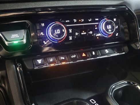 Used 2025 GMC Sierra 2500 AT4 image 66