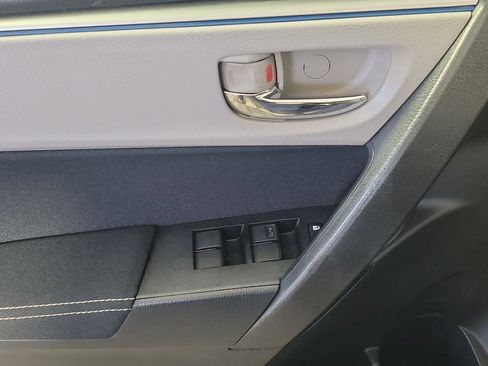 Used 2015 Toyota Corolla LE image 35