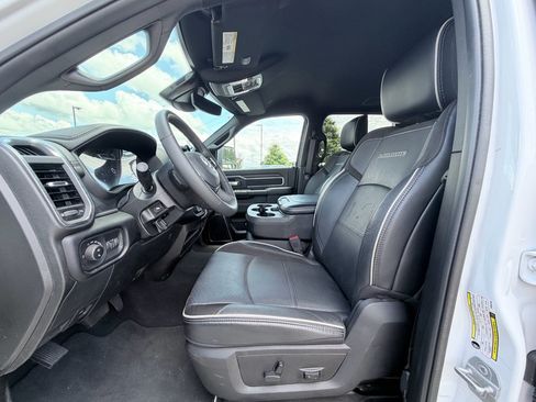Used 2026 RAM 2500 Laramie AWD/4WD image 22
