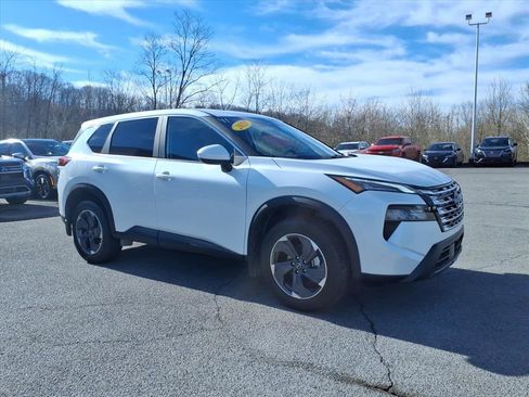 Certified 2025 Nissan Rogue SV image 15