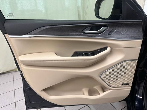 Used 2023 Jeep Grand Cherokee 4WD 4xe image 33