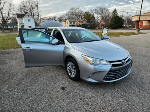 Used 2015 Toyota Camry LE image 12