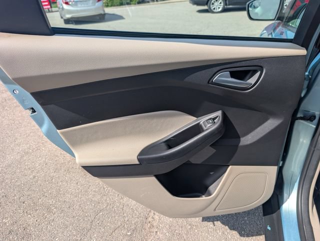 Used 2012 Ford Focus SE FWD image 16