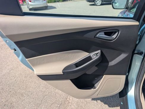 Used 2012 Ford Focus SE FWD image 16