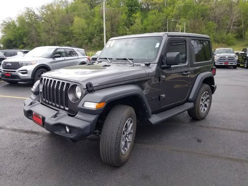 Used 2024 Jeep Wrangler Sport AWD/4WD image 3