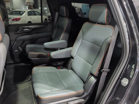 Used 2025 GMC Yukon AT4 w/ AT4 Premium Package AWD/4WD image 9