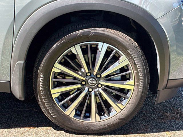 Used 2026 Nissan Pathfinder Platinum FWD image 16