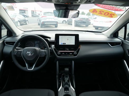 Used 2024 Toyota Corolla Cross LE image 16
