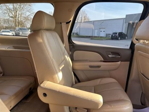 Used 2009 GMC Yukon SLT w/ Regional Value Package image 16