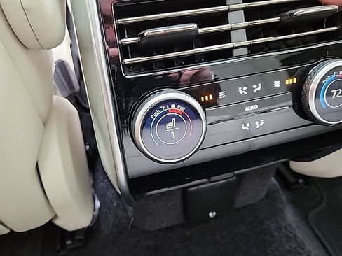 Used 2025 Land Rover Range Rover Long Wheelbase SE image 26