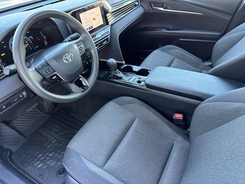 Used 2025 Toyota Camry LE FWD image 9