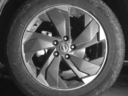 Used 2025 Nissan Rogue SV image 12