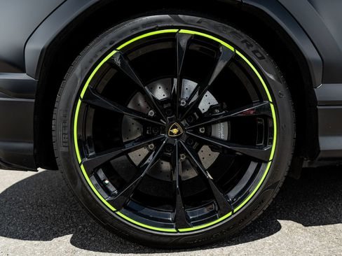 Used 2022 Lamborghini Urus AWD/4WD image 15