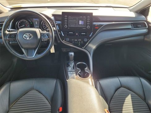Used 2024 Toyota Camry SE image 9