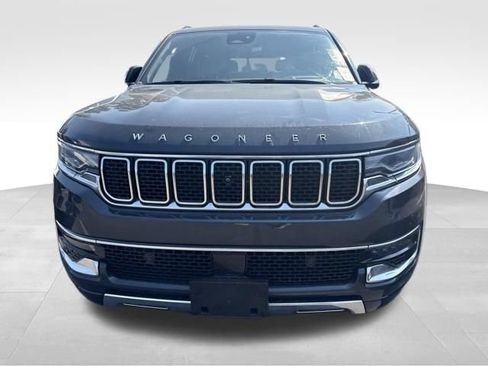 Used 2023 Jeep Wagoneer L Series III w/ Premium Group I AWD/4WD image 4