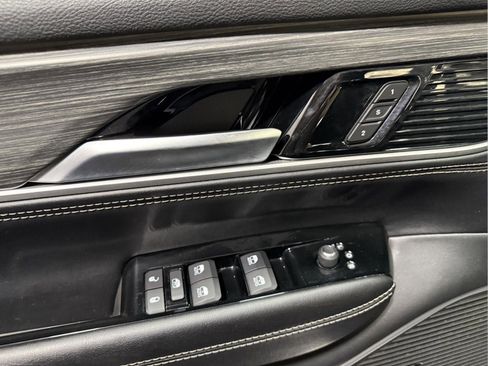 Used 2024 Jeep Wagoneer Series II w/ Flexible Seating Group image 18