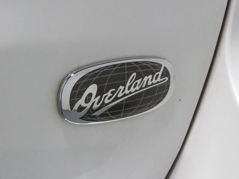 Used 2019 Jeep Grand Cherokee Overland AWD/4WD image 38