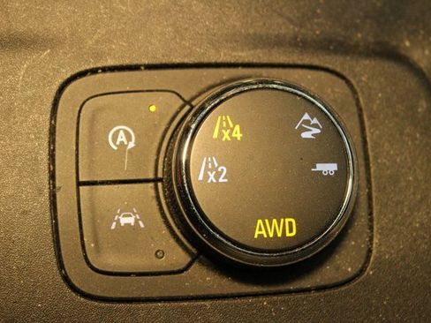 Used 2023 Chevrolet Traverse LT image 28