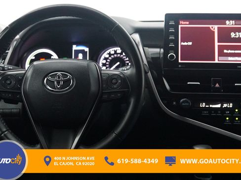Used 2024 Toyota Camry SE w/ Audio Upgrade Package FWD image 5