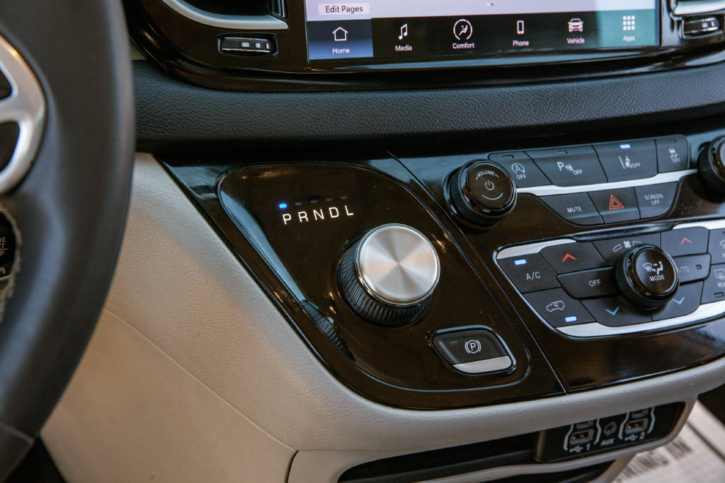 Used 2023 Chrysler Pacifica Touring-L FWD image 15