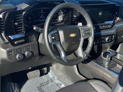 Used 2025 Chevrolet Silverado 1500 LTZ w/ LTZ Premium Package image 11