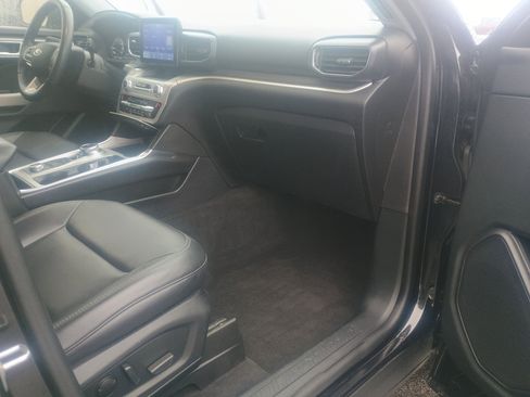 Used 2022 Ford Explorer XLT w/ Equipment Group 202A image 20