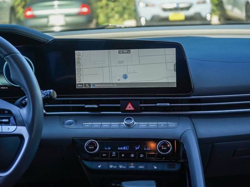 New 2023 Hyundai Elantra SEL w/ Convenience Package image 13