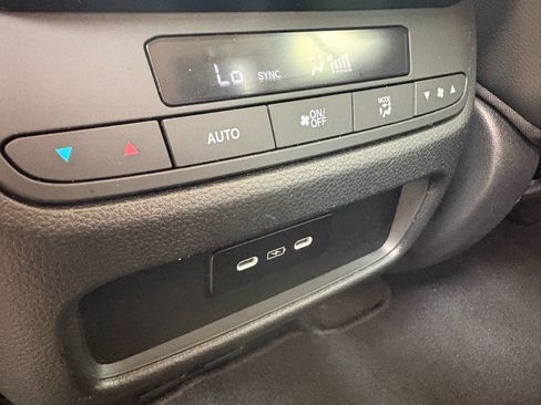 Certified 2024 Honda Pilot Touring image 28