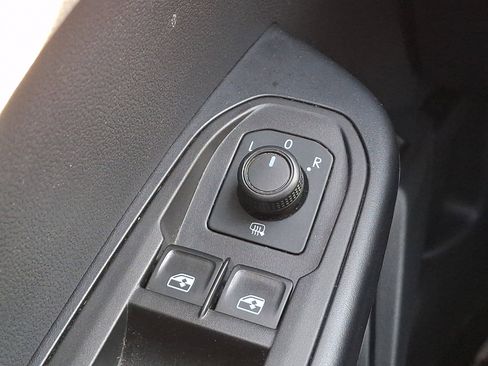 Used 2023 Volkswagen Taos SE w/ Panoramic Sunroof Package image 30