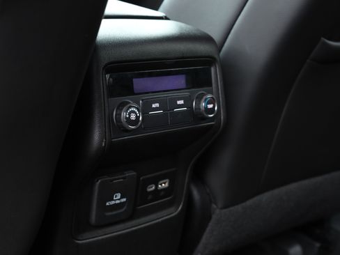 Used 2023 GMC Acadia SLT image 15