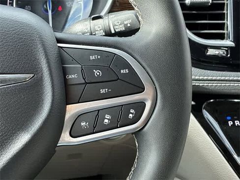 Used 2023 Chrysler Pacifica Limited image 27