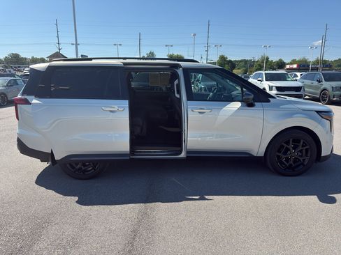 Used 2025 Kia Carnival SX Prestige FWD image 14