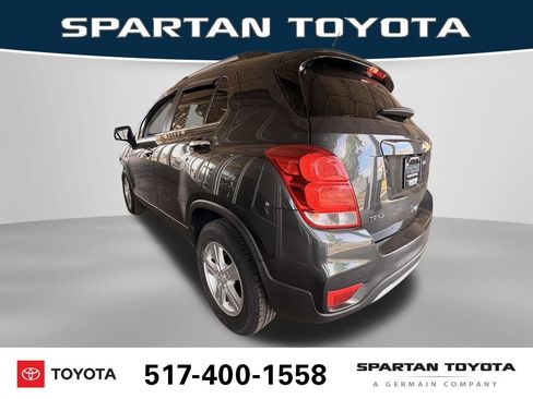 Used 2018 Chevrolet Trax LT w/ LT Convenience Package FWD image 2