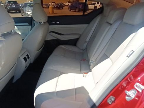 Used 2022 Nissan Altima 2.5 Platinum image 28