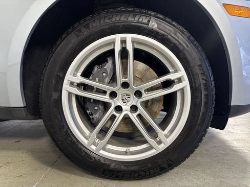 Certified 2026 Porsche Macan AWD/4WD image 15