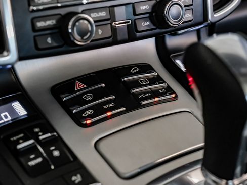 Used 2015 Porsche Cayenne Turbo w/ Premium Plus Package image 23