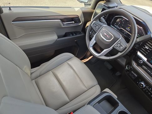 Used 2025 GMC Sierra 1500 SLT image 18