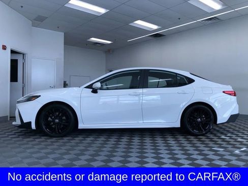 Used 2025 Toyota Camry SE image 3