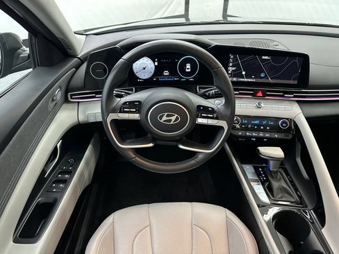 Used 2025 Hyundai Elantra Limited FWD image 23