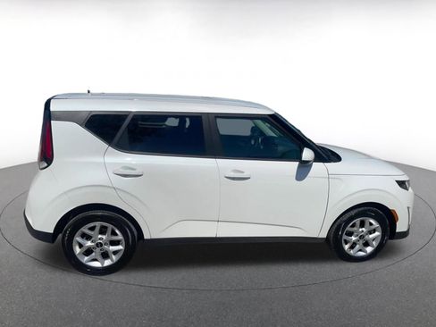 Used 2025 Kia Soul LX w/ LX Technology Package FWD image 16