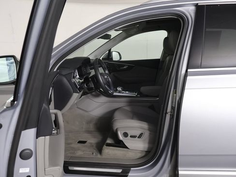 Used 2022 Audi Q7 3.0T Premium Plus AWD/4WD image 34