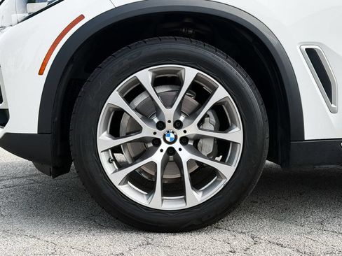 Used 2019 BMW X5 xDrive40i w/ Premium Package 2 AWD/4WD image 2