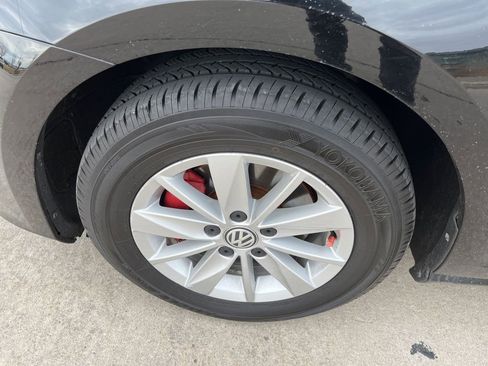 Used 2016 Volkswagen Golf S image 22