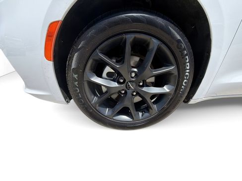 Used 2025 Chrysler Pacifica Limited FWD image 19